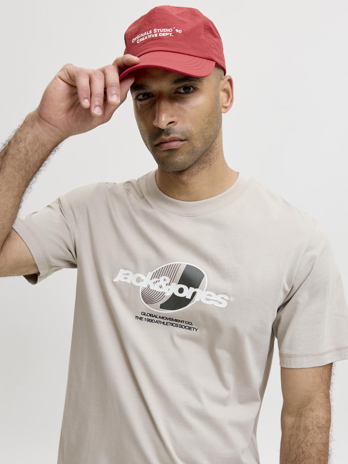 model_shot-creative